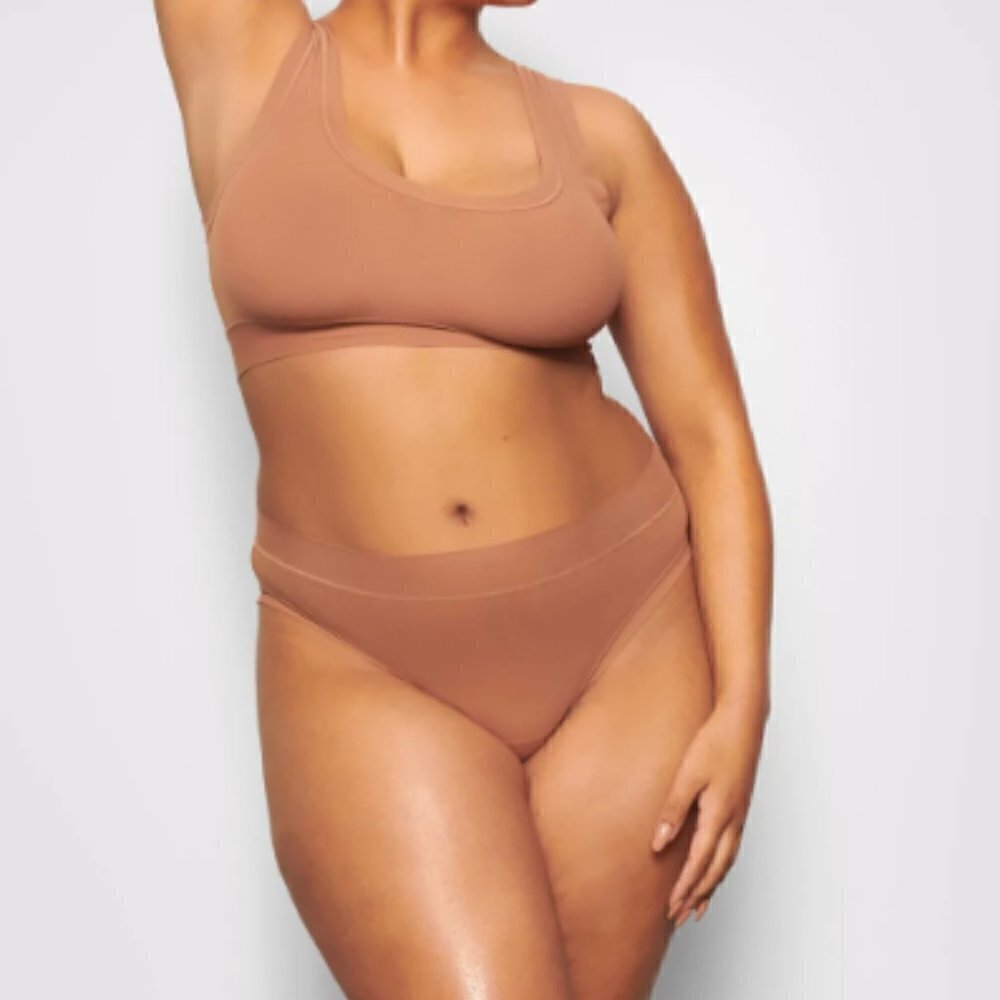 Skims Summer‎ Mesh Scoop Bralette in Sienna